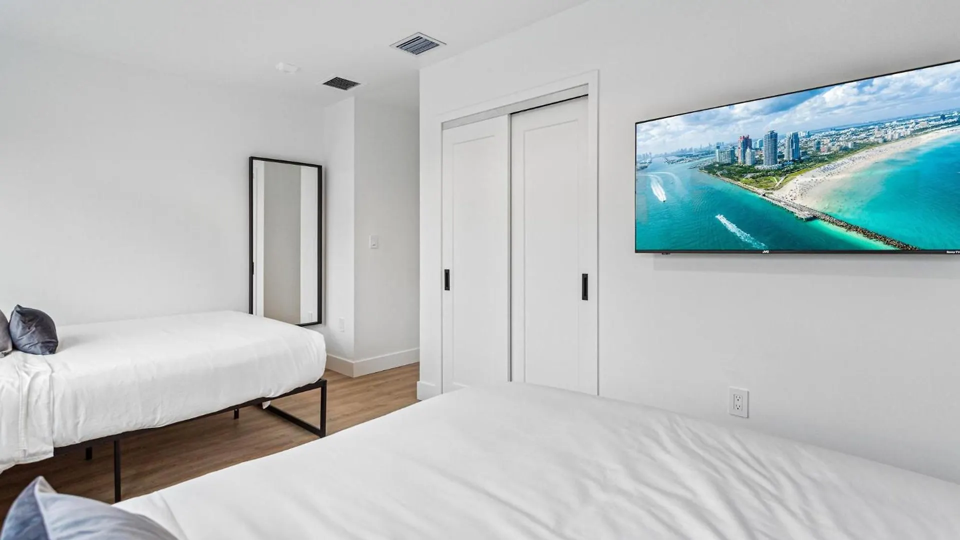 Lux Retreat By Renzzi Apartment
