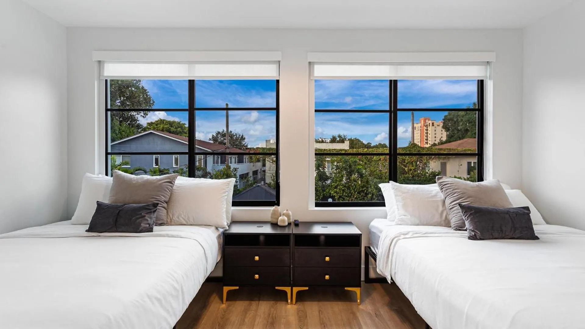 Lux Retreat By Renzzi * Miami