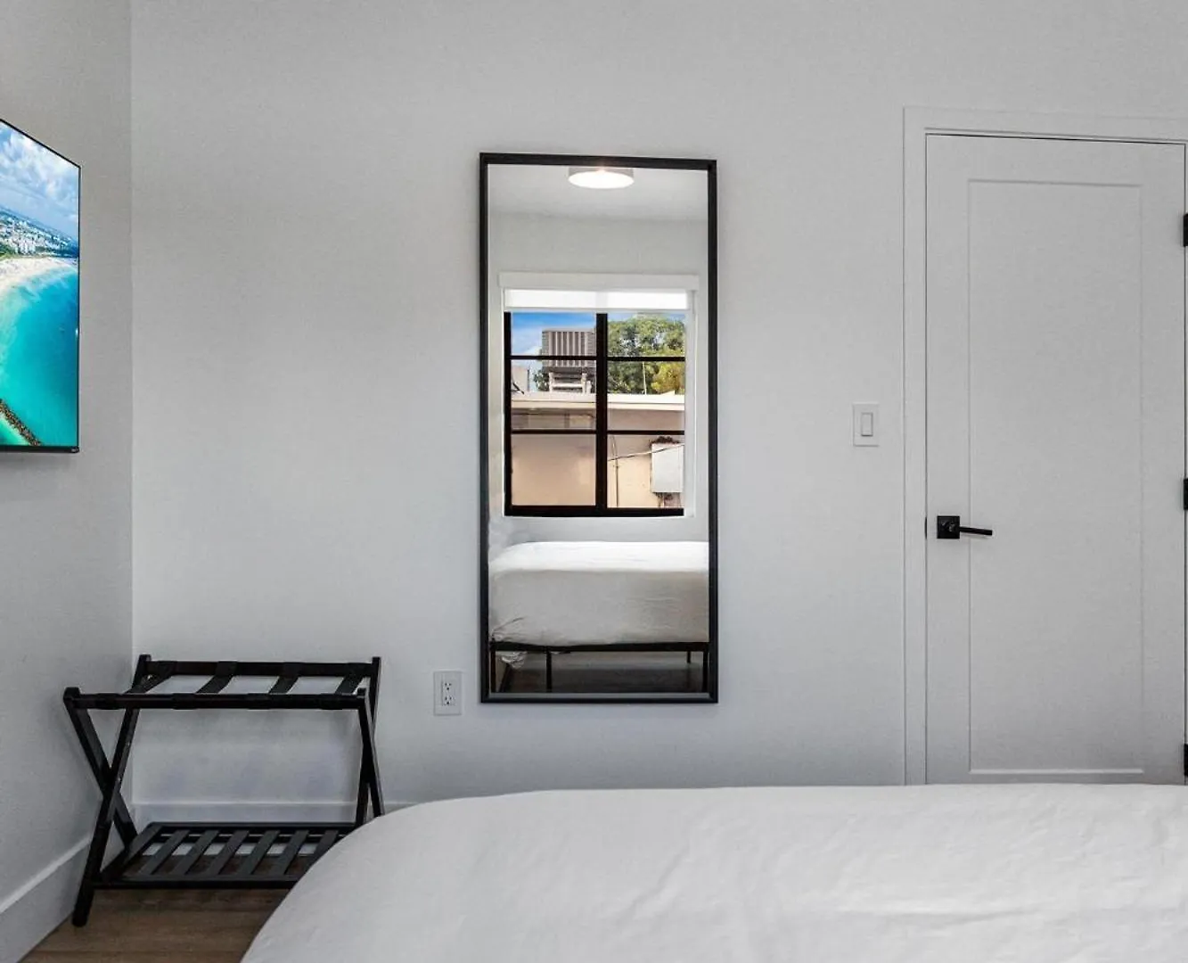 Lux Retreat By Renzzi Miami