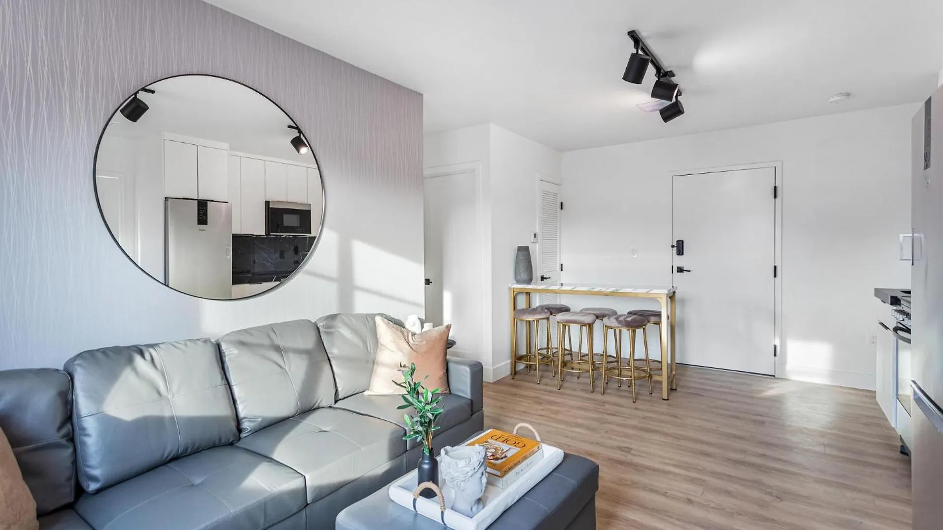 Lux Retreat By Renzzi Apartment *