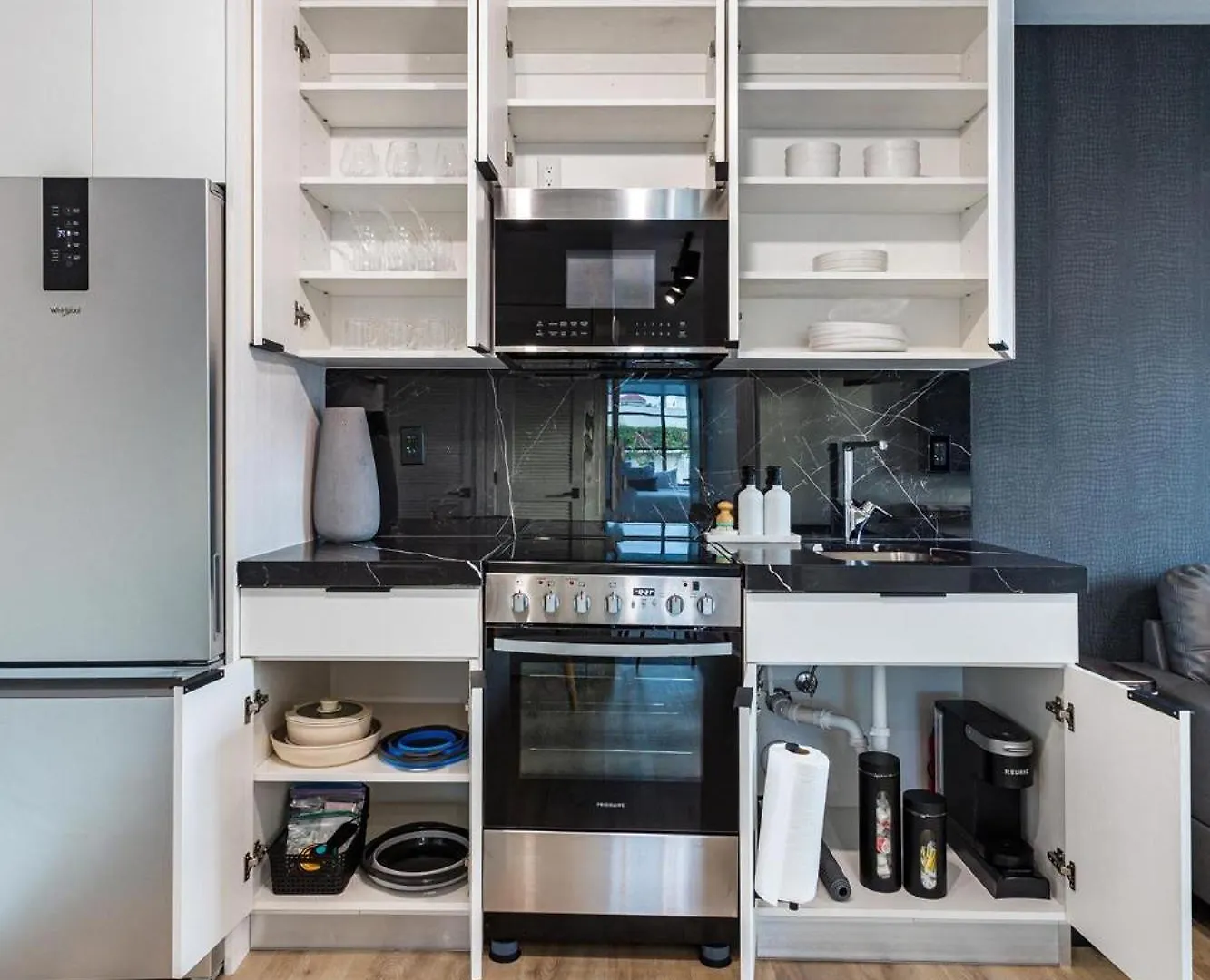 Lux Retreat By Renzzi Miami