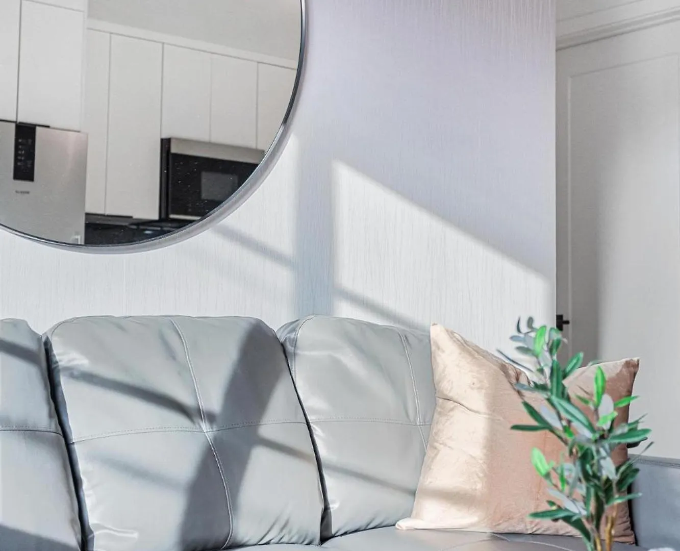 Lux Retreat By Renzzi Apartment *