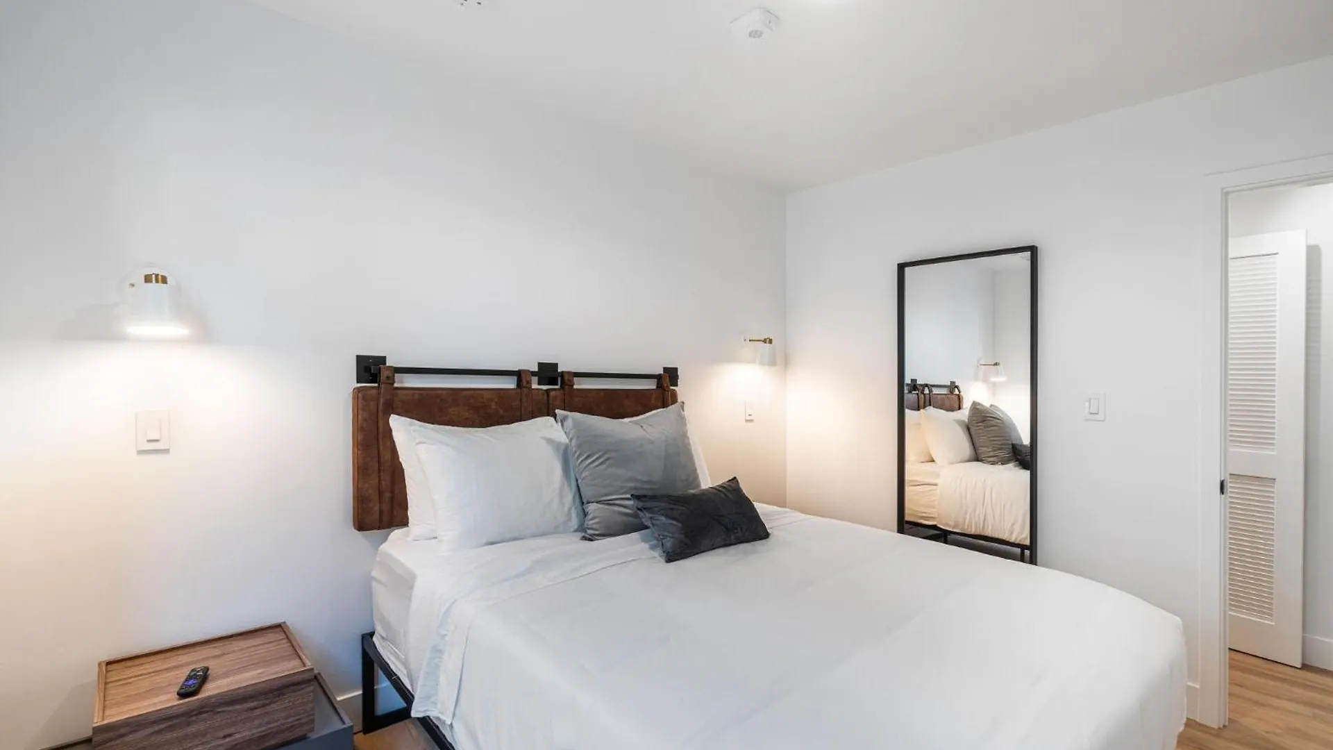 Lux Retreat By Renzzi * Miami