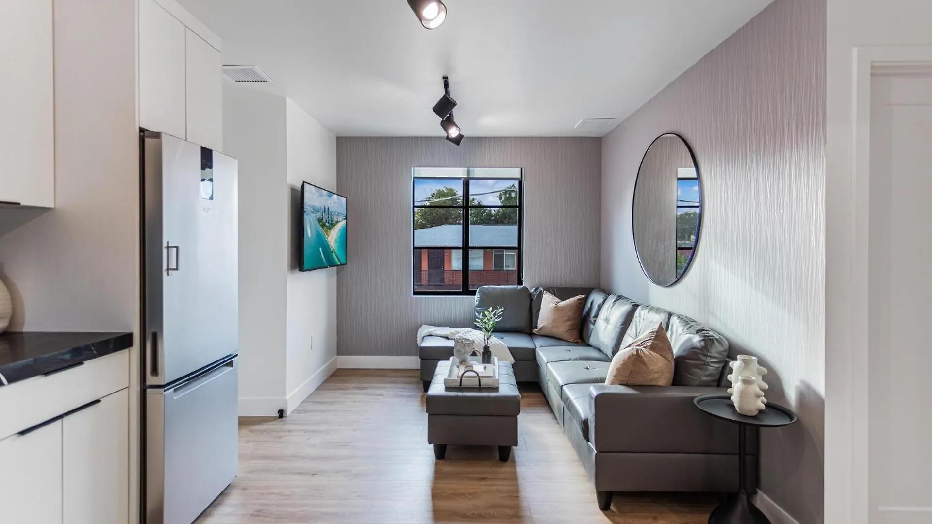 Lux Retreat By Renzzi Apartment