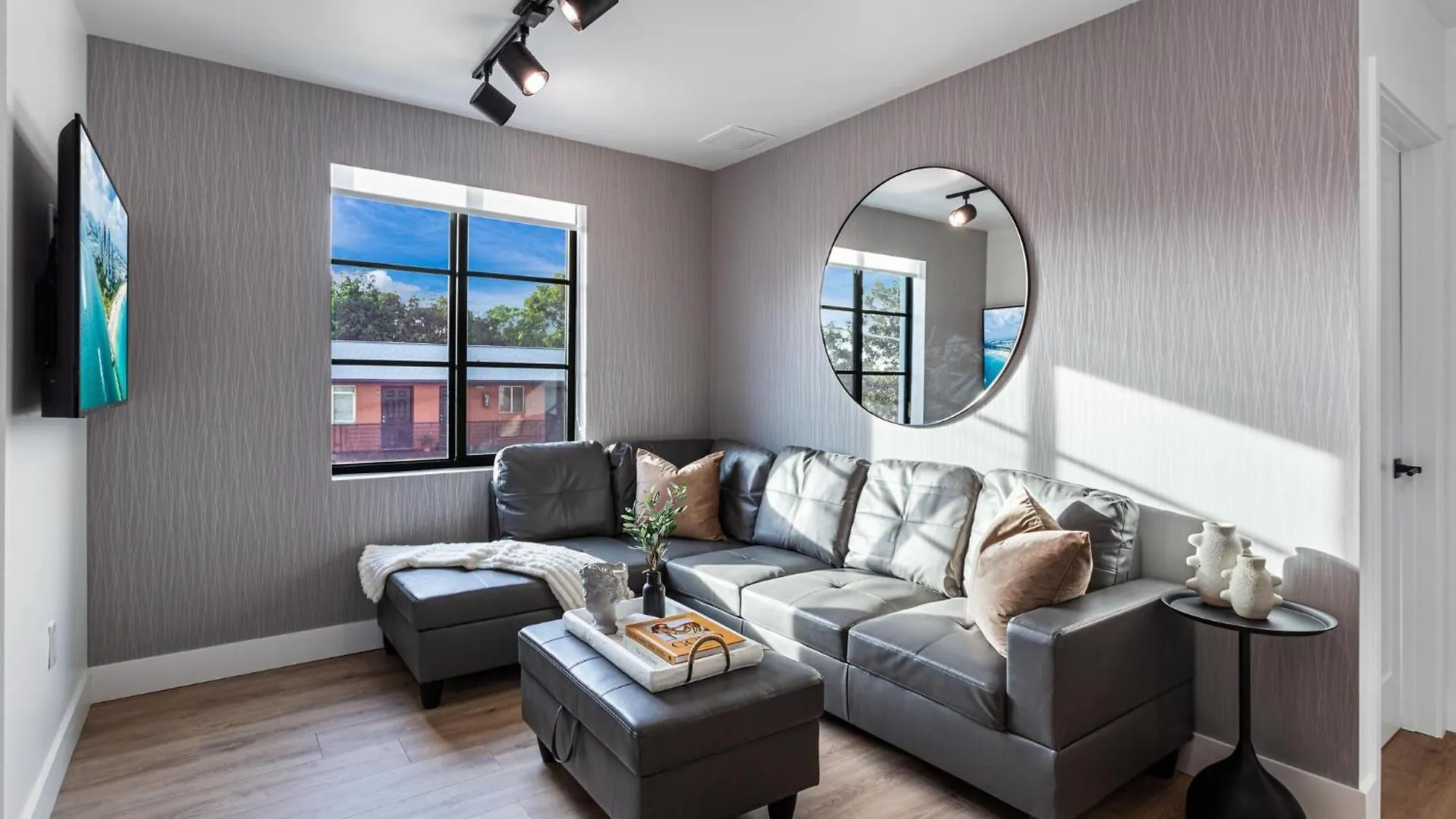 Lux Retreat By Renzzi * Miami
