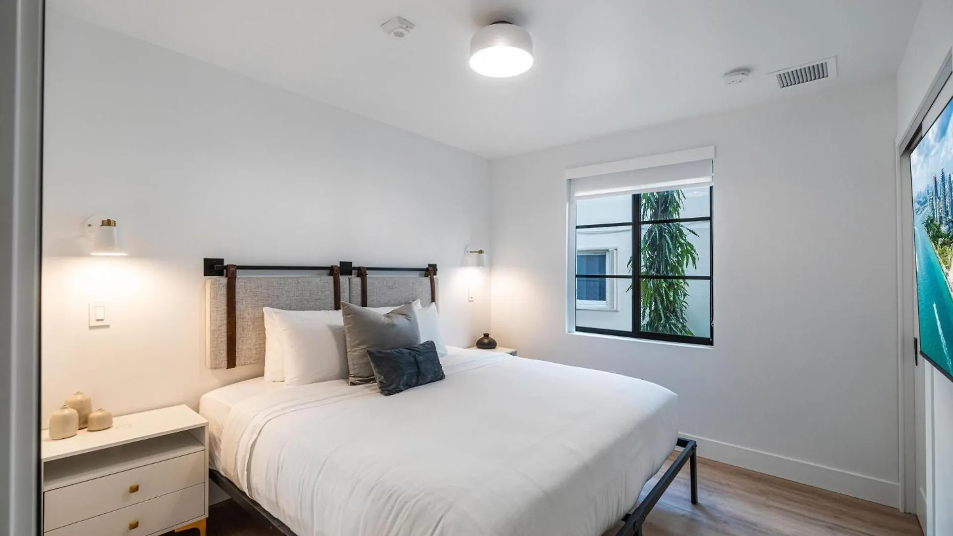 Lux Retreat By Renzzi Apartment *