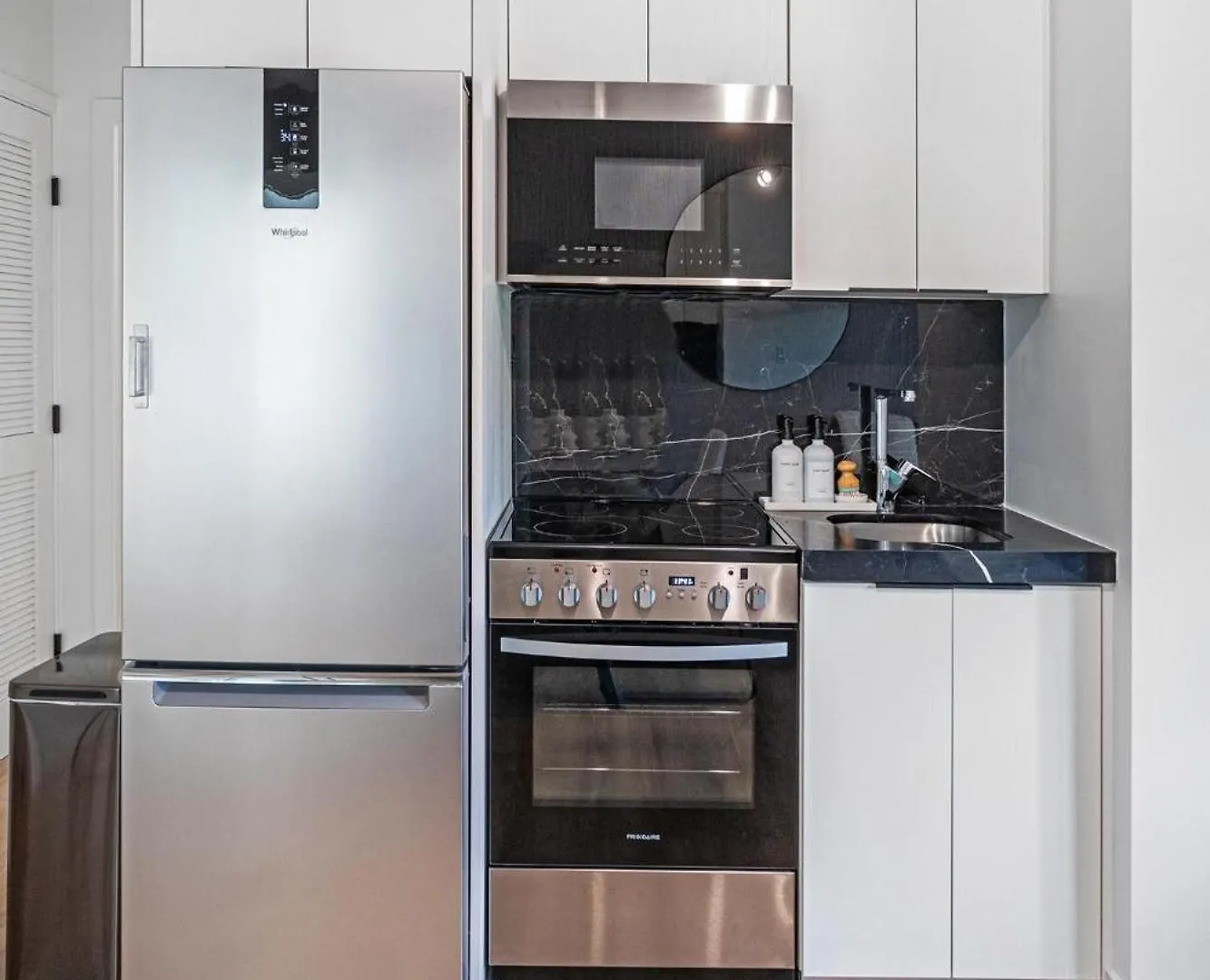 Lux Retreat By Renzzi Apartment Miami