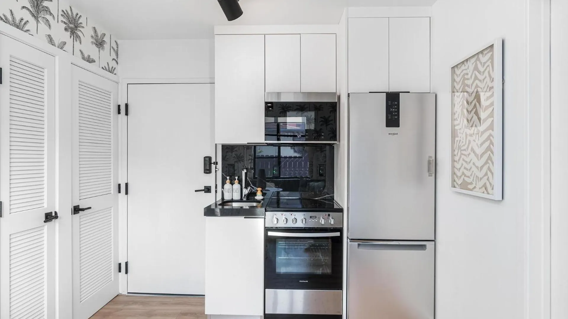 Lux Retreat By Renzzi * Miami