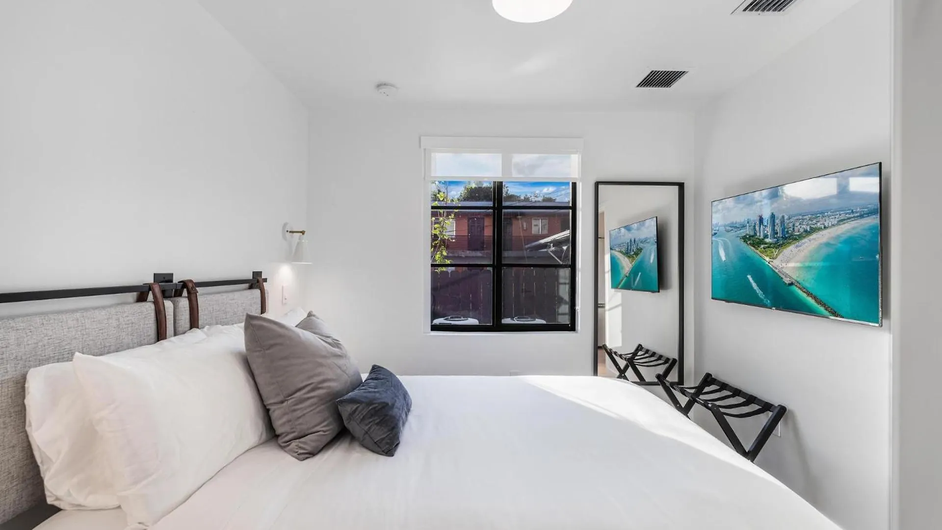 Lux Retreat By Renzzi Apartment