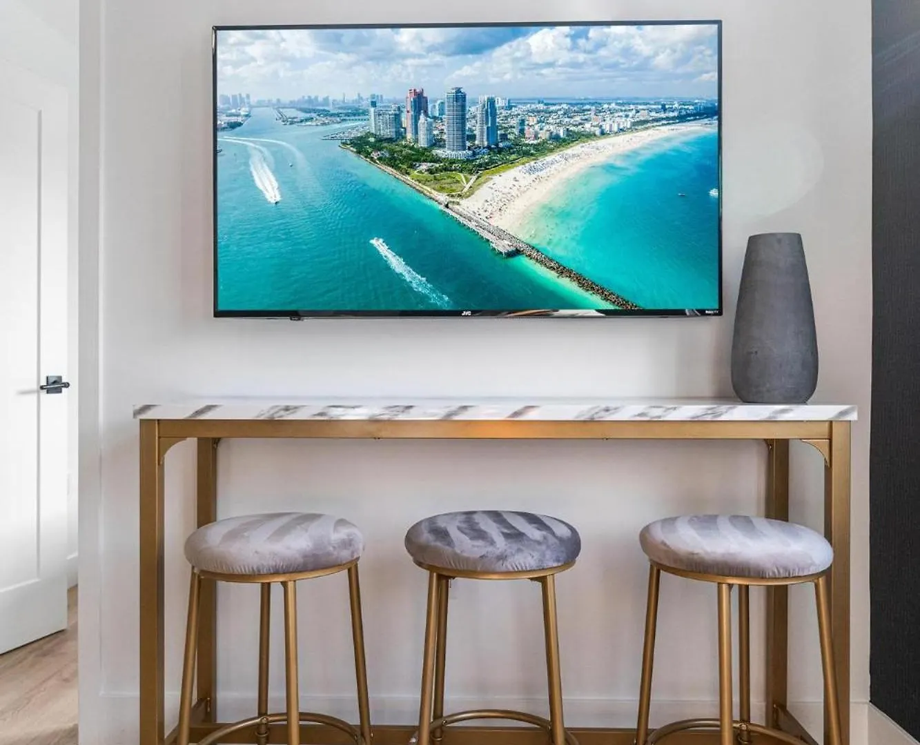 Lux Retreat By Renzzi Apartment