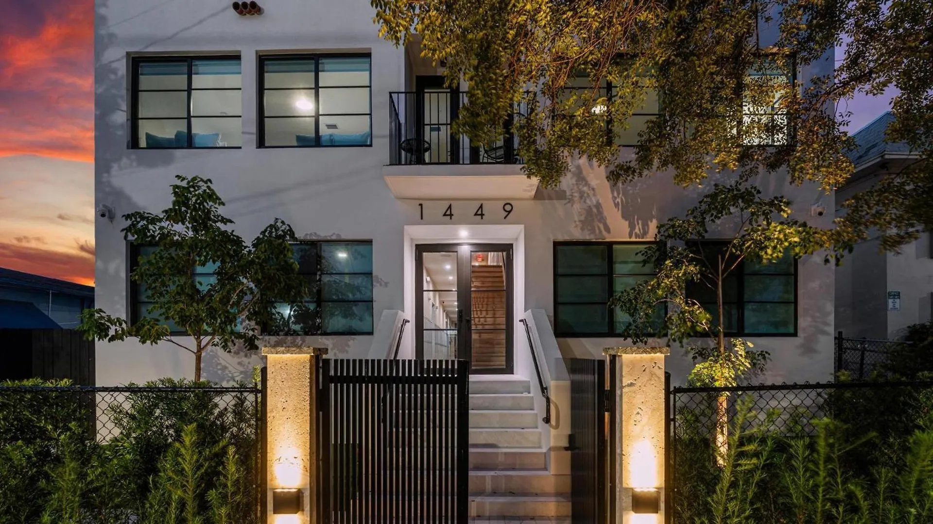 Lux Retreat By Renzzi Miami