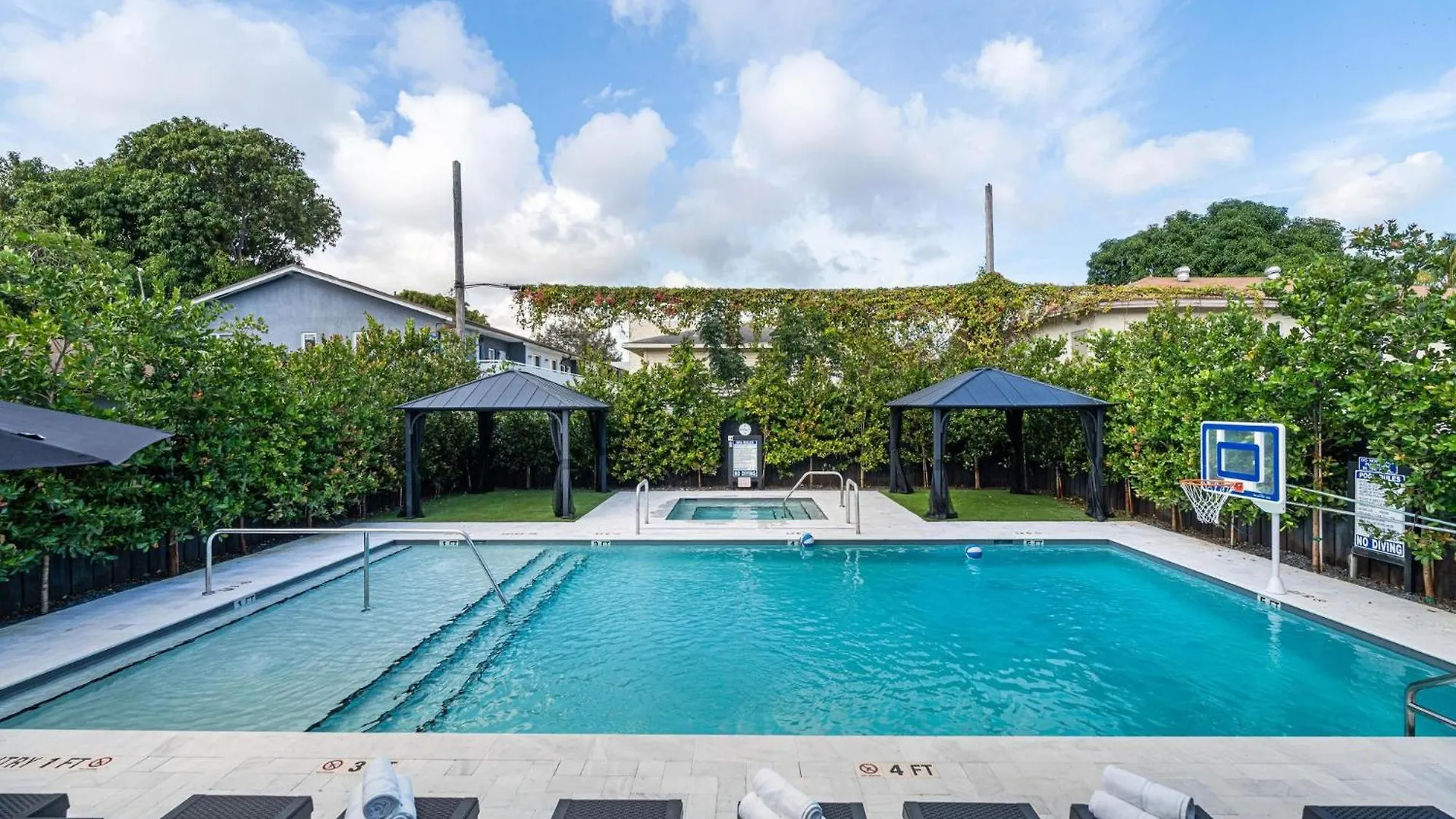 Lux Retreat By Renzzi * Miami