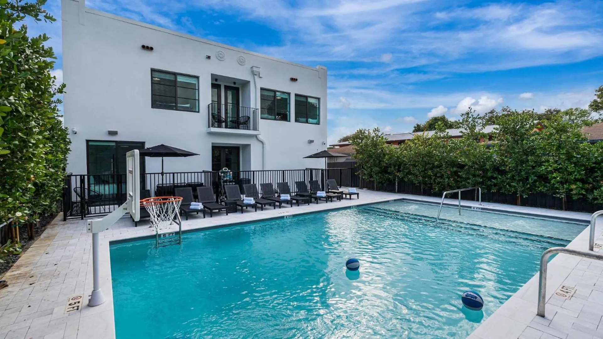 Lux Retreat By Renzzi Apartment Miami