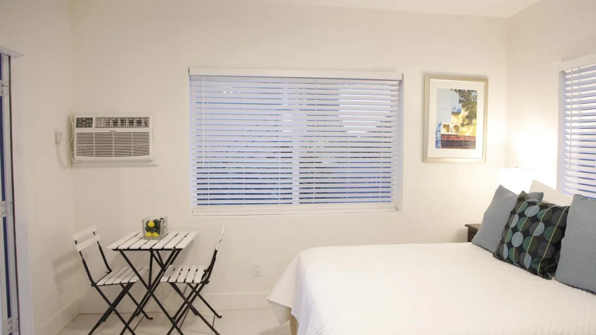 Apartment 1 Designer In The Upper East-side *