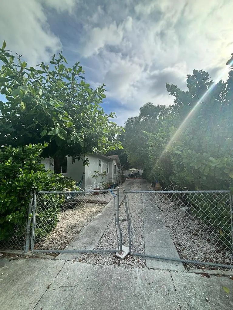 Vibes 2 Bedrooms House Miami