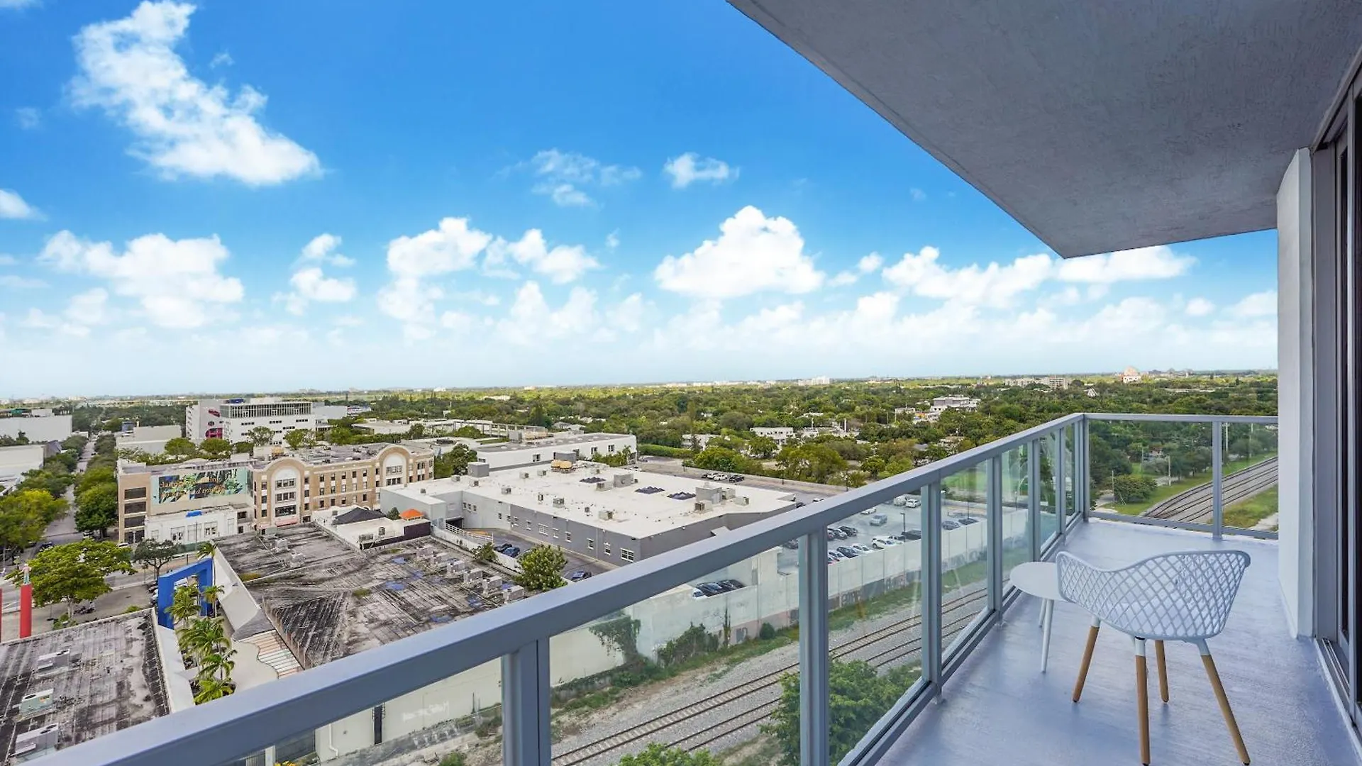 Quadro Residences By Ionica *