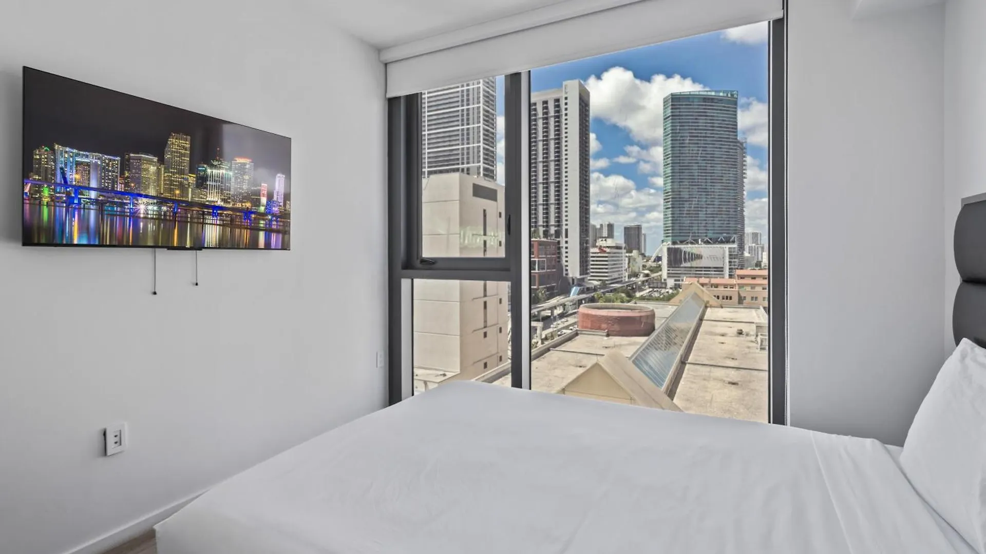 Amazing Location In The Heart Of Apartment *