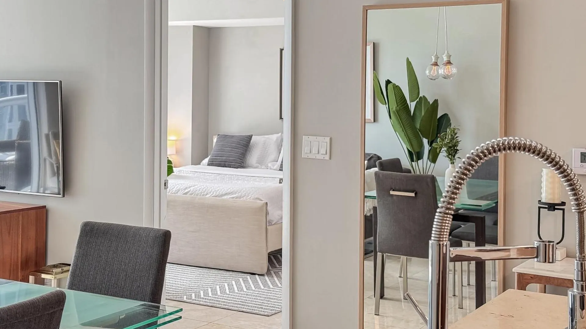 W Luxury High Rise Apartment