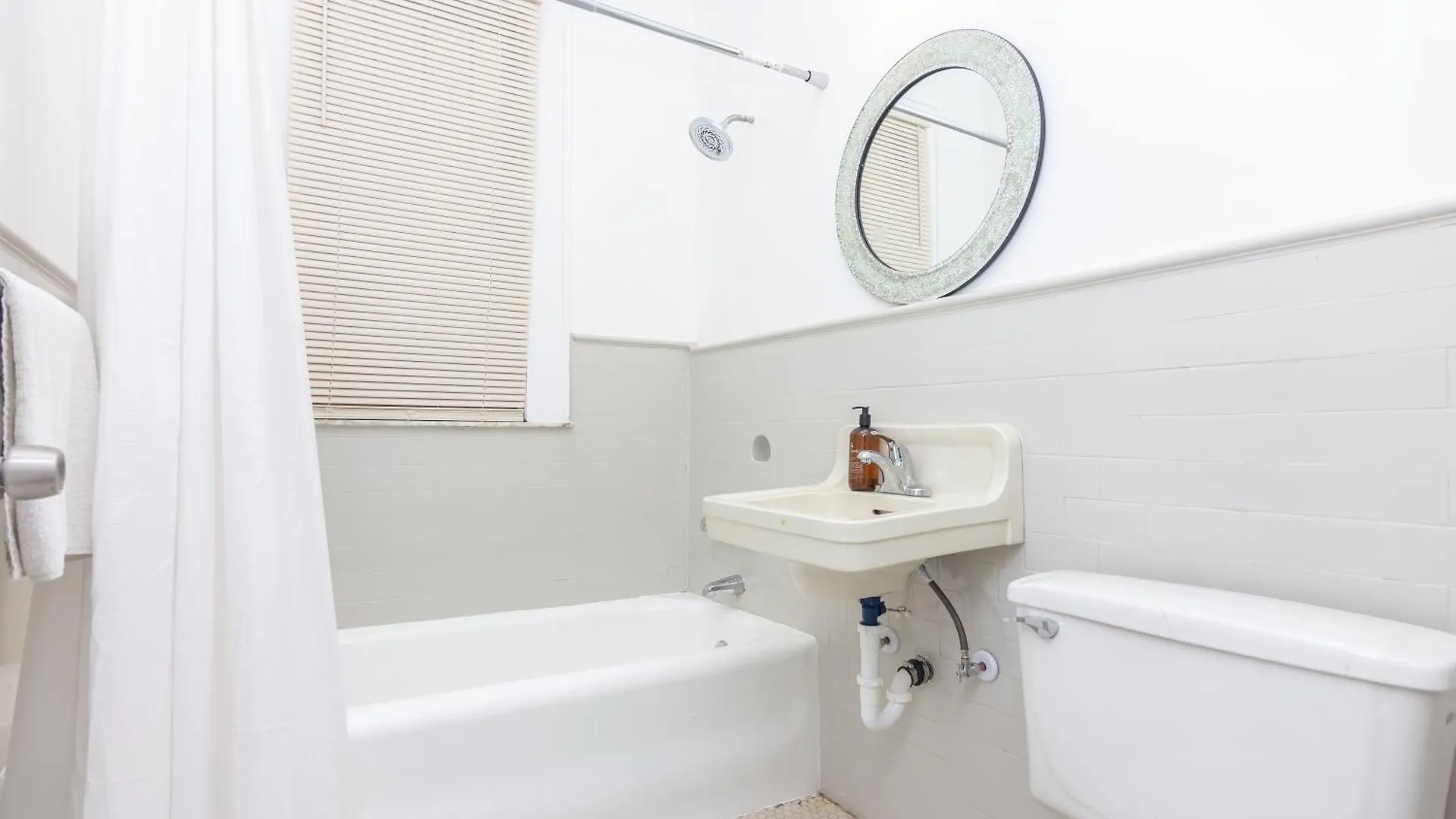 Apartment 2-bdrm -heart Wynwood & Edgewater- Private Parking Miami