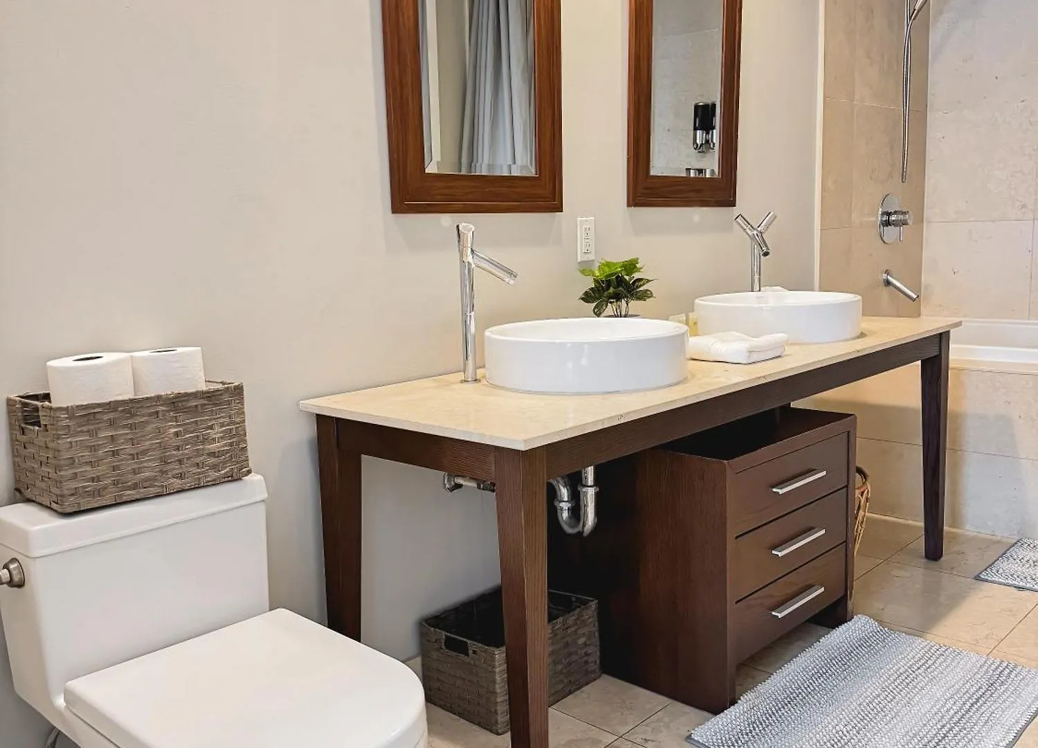 W Luxury High Rise