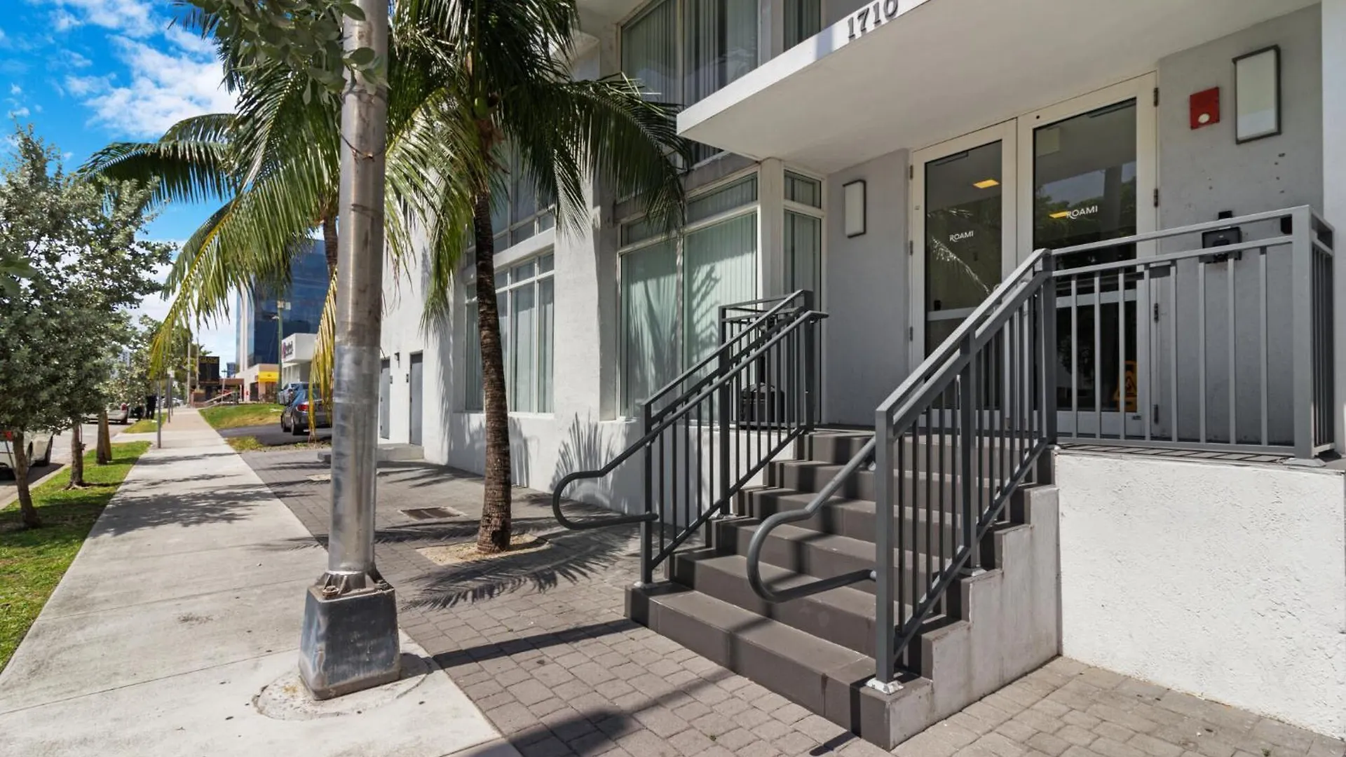 Apartment Roami At Grove 27 Miami