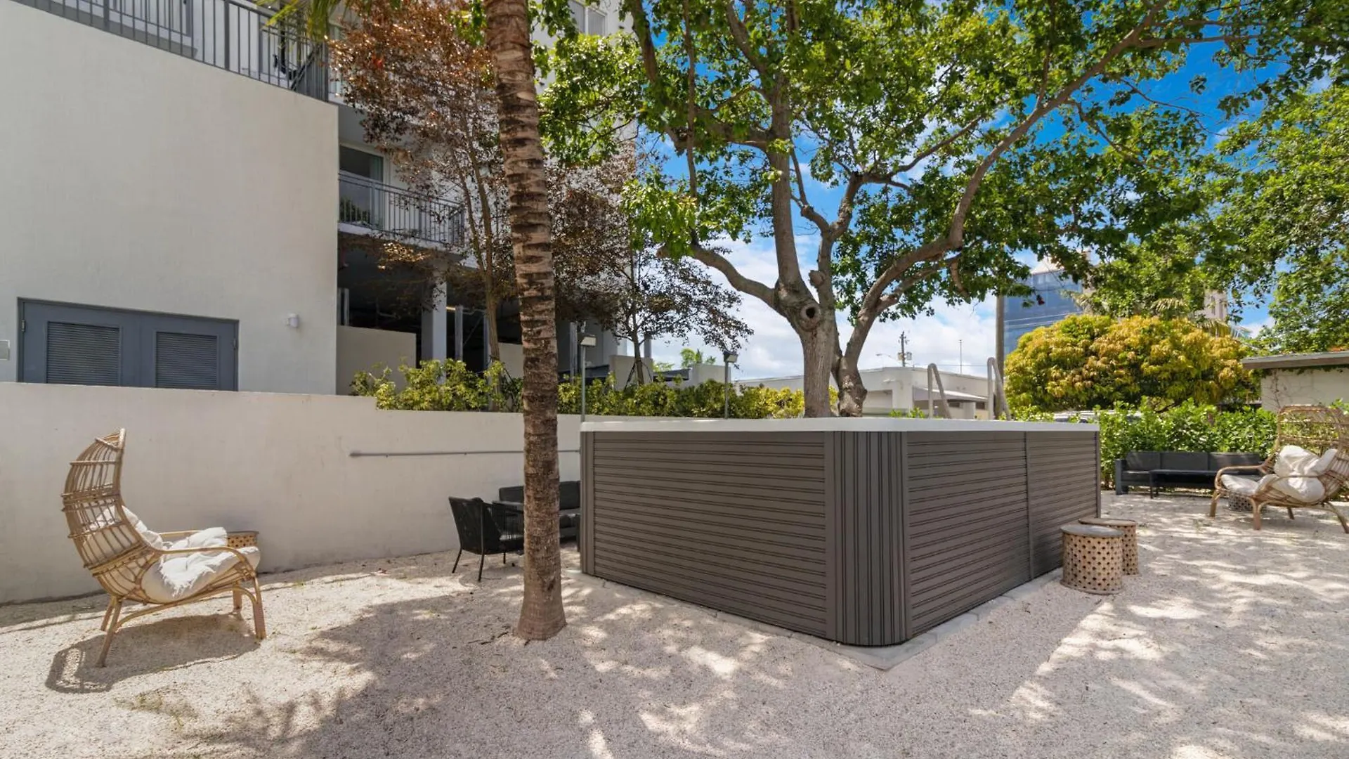 Roami At Grove 27 Apartment Miami