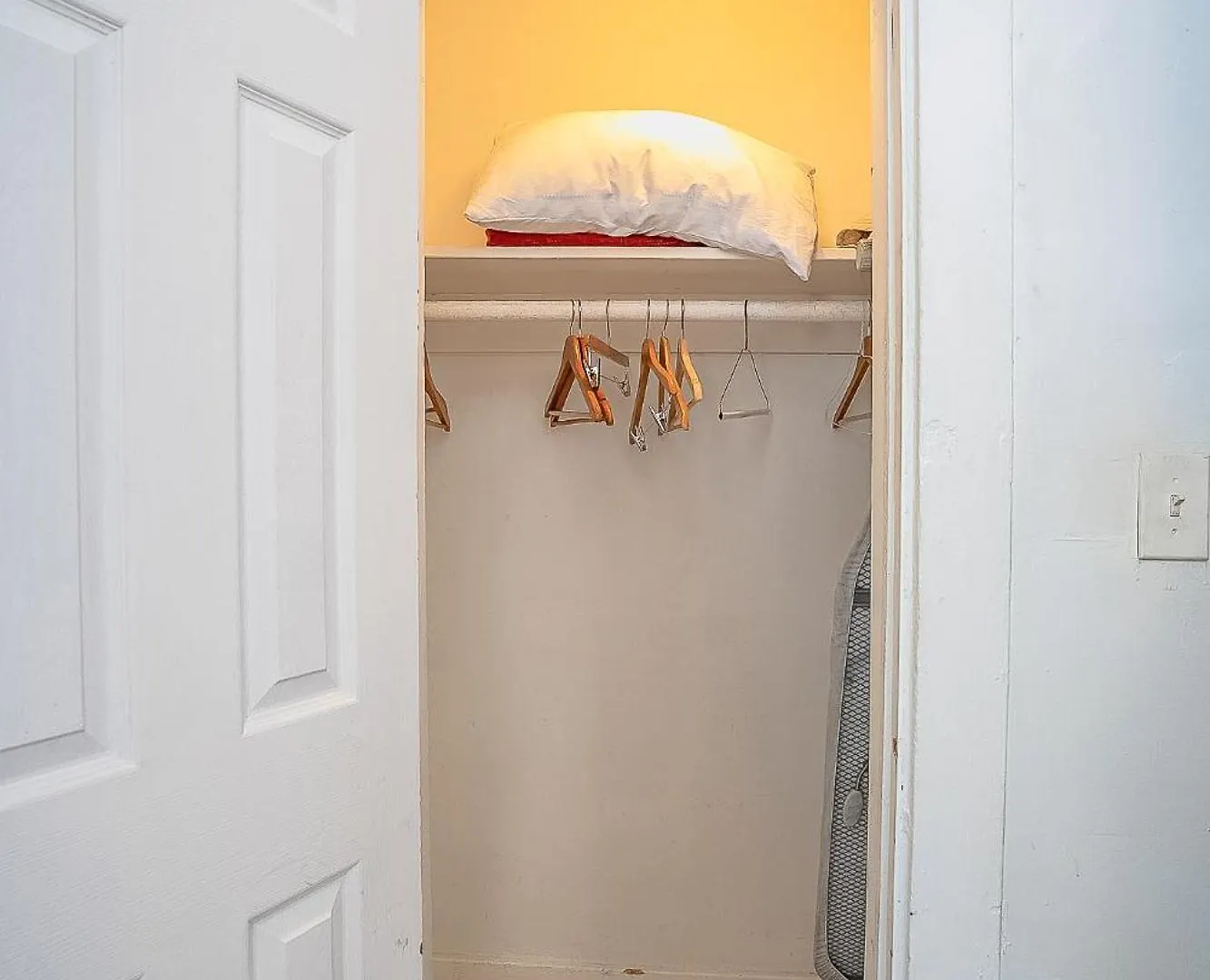Cheerful 4 Bedroom With Free Parking *