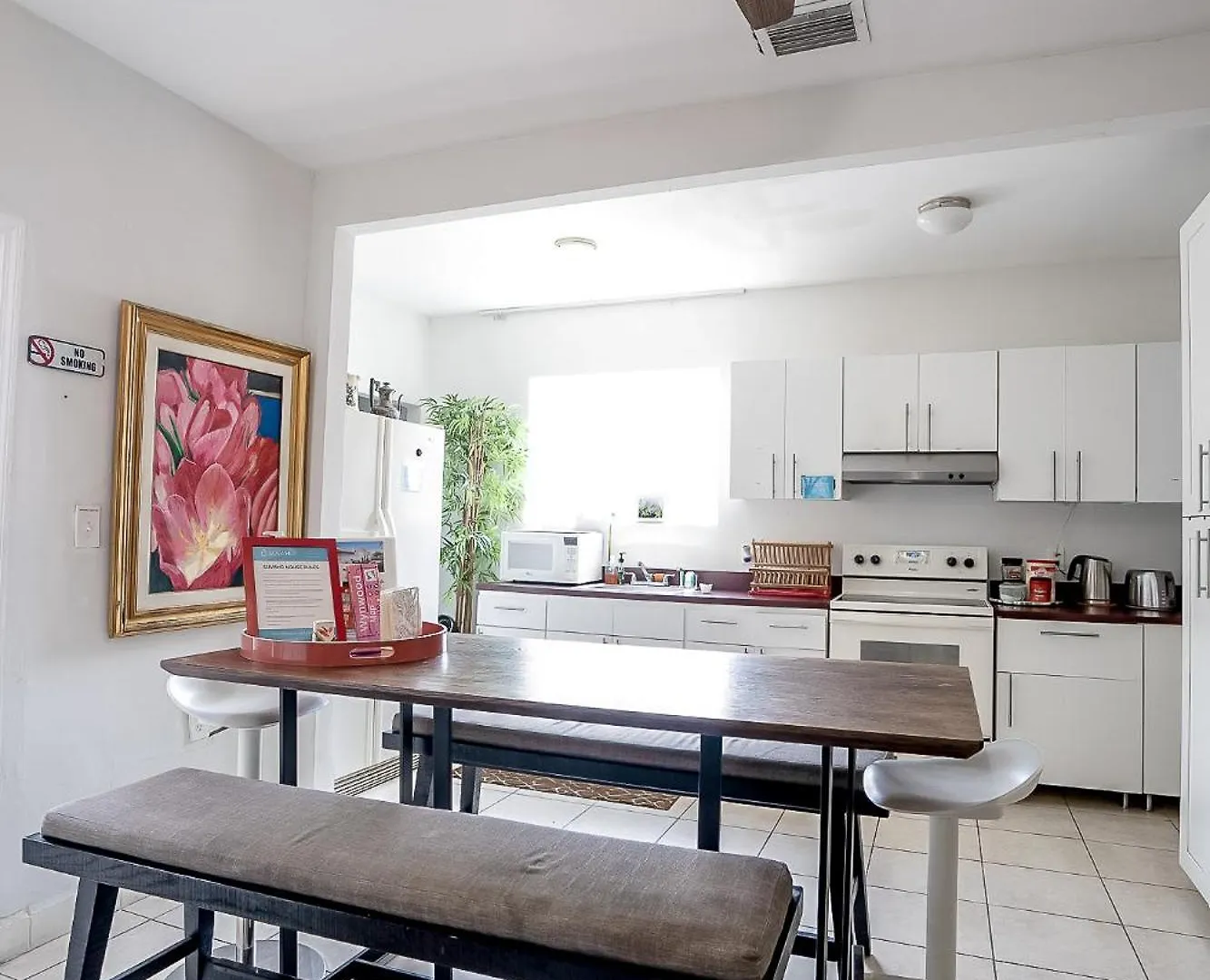 Cheerful 4 Bedroom With Free Parking Holiday home