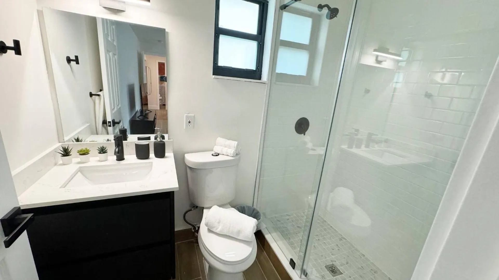 Urban Elegance: Trendy Modern In Wynwood Apartment Miami