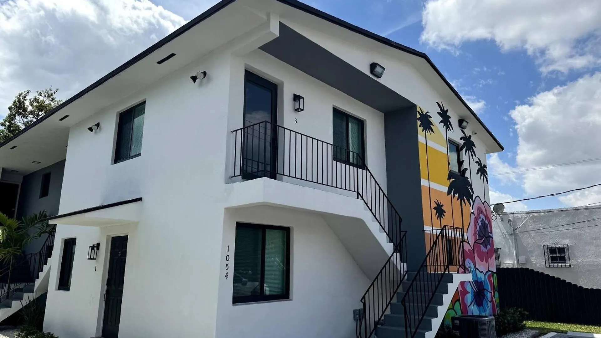 Urban Elegance: Trendy Modern In Wynwood *