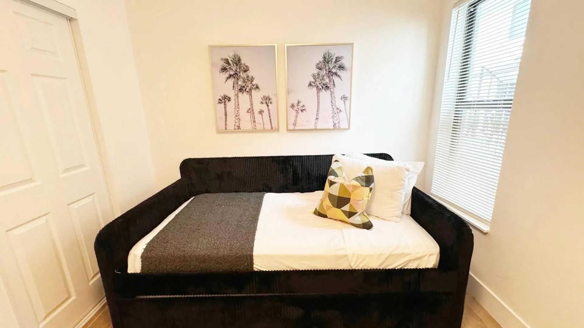 Apartment Urban Elegance: Trendy Modern In Wynwood Miami