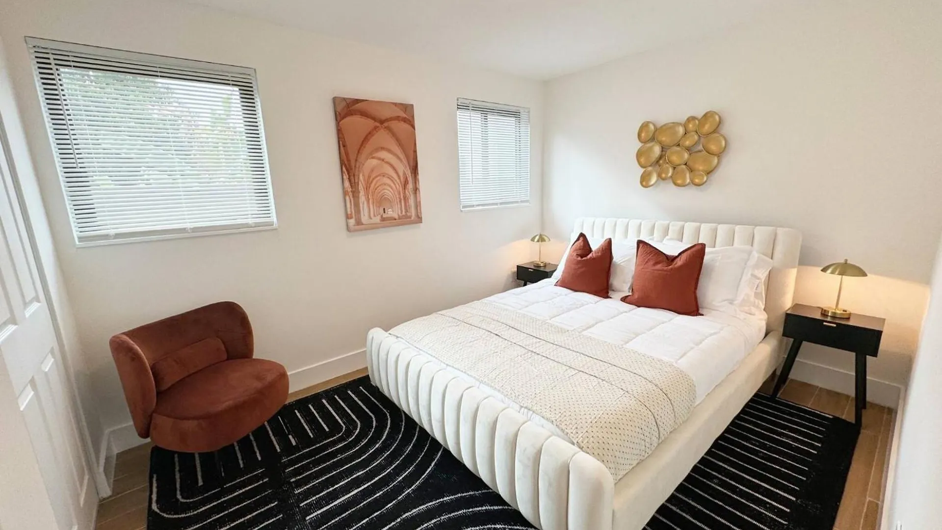 Apartment Urban Elegance: Trendy Modern In Wynwood
