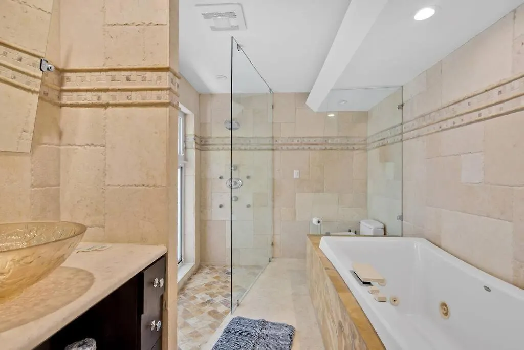 6 Bedrooms Oasis Treat With Oversized Pool, 9 Minutes To The