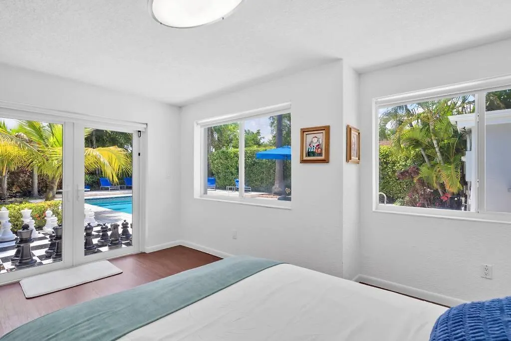 6 Bedrooms Oasis Treat With Oversized Pool, 9 Minutes To The Villa