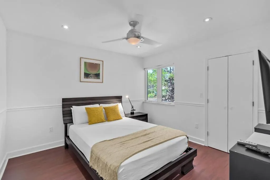 6 Bedrooms Oasis Treat With Oversized Pool, 9 Minutes To The *