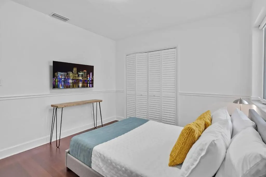 6 Bedrooms Oasis Treat With Oversized Pool, 9 Minutes To The Miami