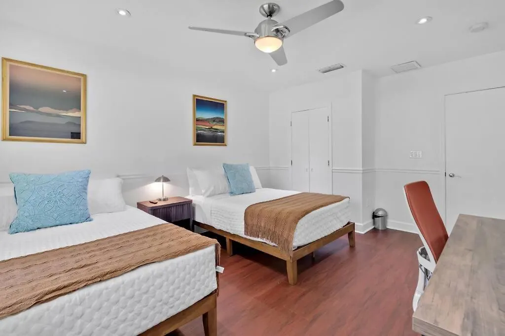 6 Bedrooms Oasis Treat With Oversized Pool, 9 Minutes To The