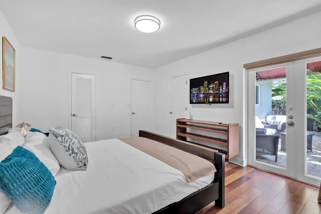 6 Bedrooms Oasis Treat With Oversized Pool, 9 Minutes To The Villa *