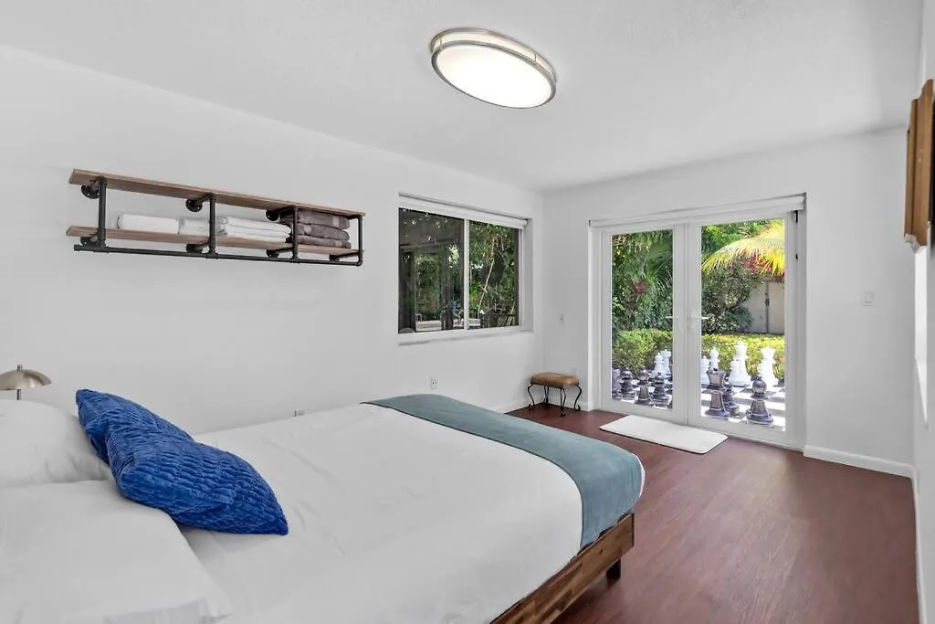 6 Bedrooms Oasis Treat With Oversized Pool, 9 Minutes To The *
