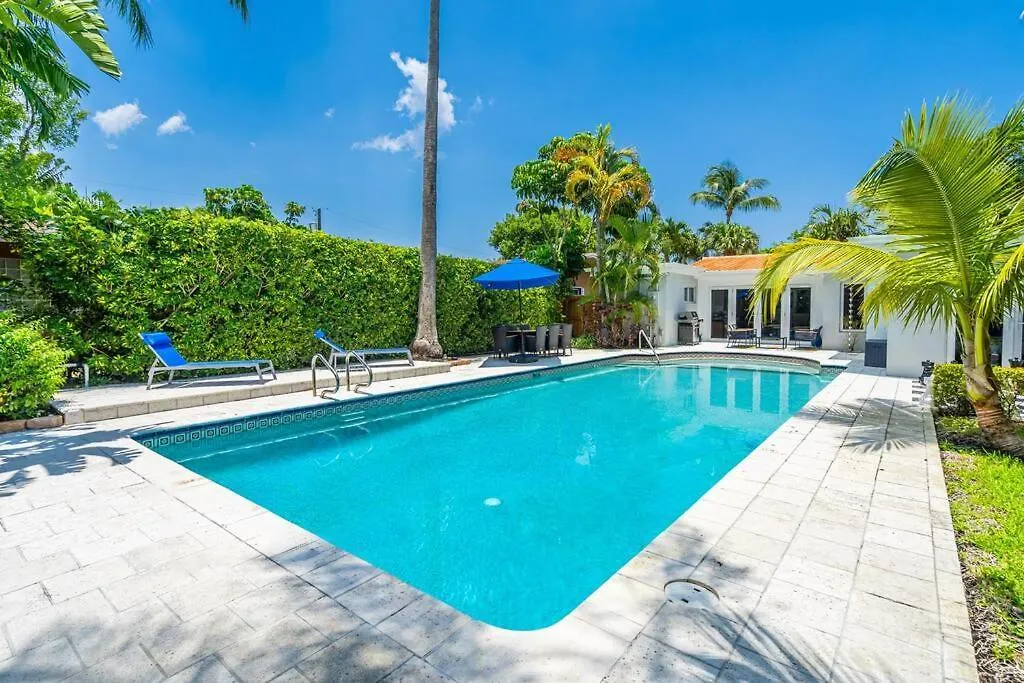 Villa 6 Bedrooms Oasis Treat With Oversized Pool, 9 Minutes To The