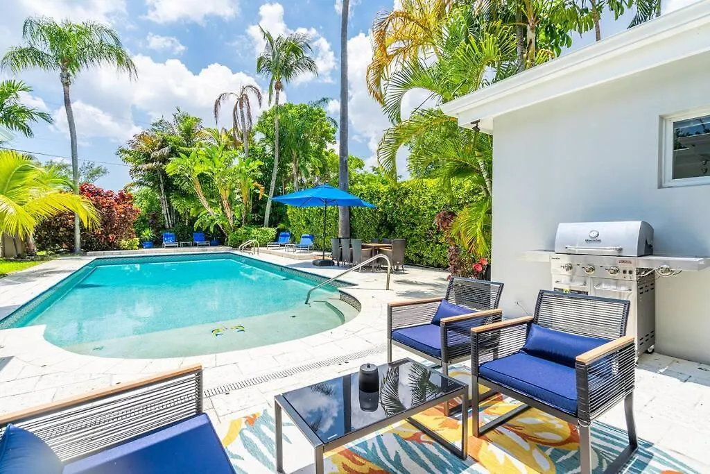 Villa 6 Bedrooms Oasis Treat With Oversized Pool, 9 Minutes To The *