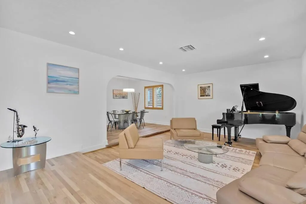 6 Bedrooms Oasis Treat With Oversized Pool, 9 Minutes To The Miami
