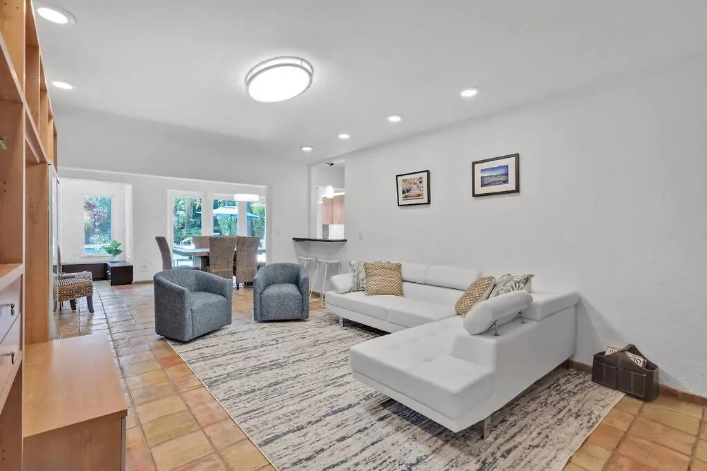 6 Bedrooms Oasis Treat With Oversized Pool, 9 Minutes To The * Miami