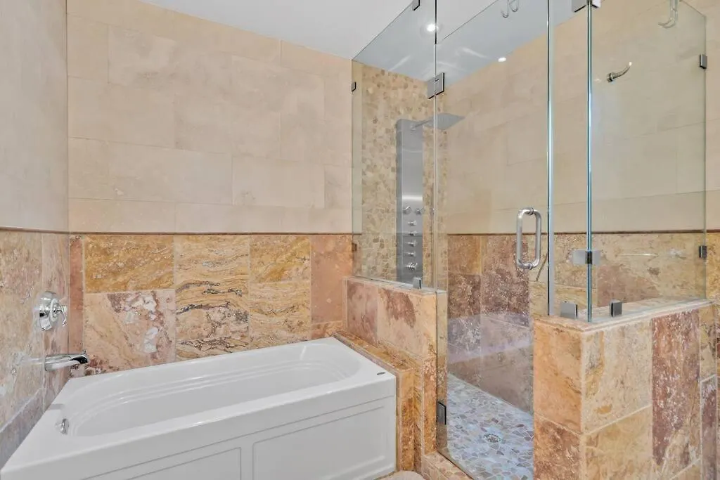 6 Bedrooms Oasis Treat With Oversized Pool, 9 Minutes To The