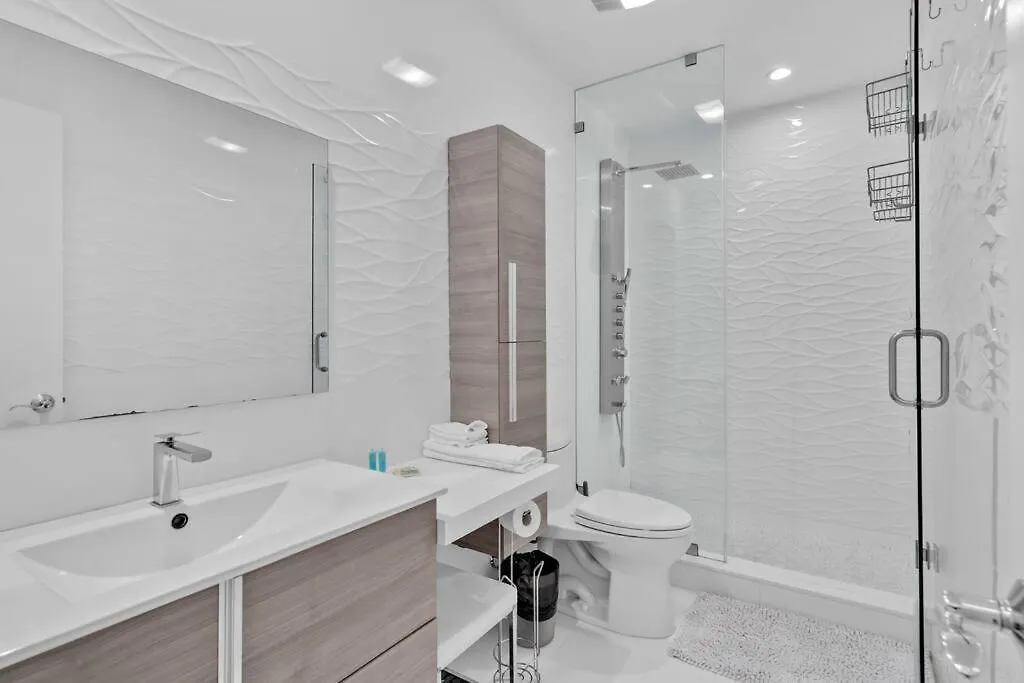 6 Bedrooms Oasis Treat With Oversized Pool, 9 Minutes To The *