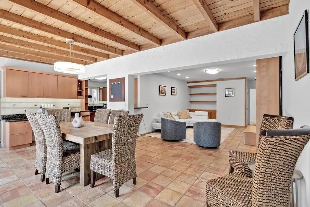 6 Bedrooms Oasis Treat With Oversized Pool, 9 Minutes To The *