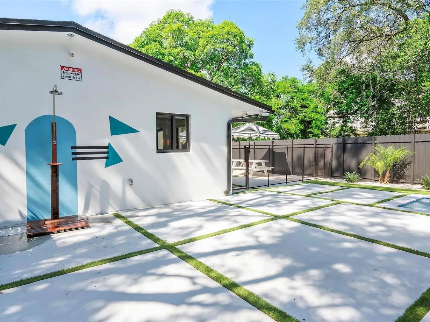 Daire Getaway Luxe Pool Garden & Courtyard *