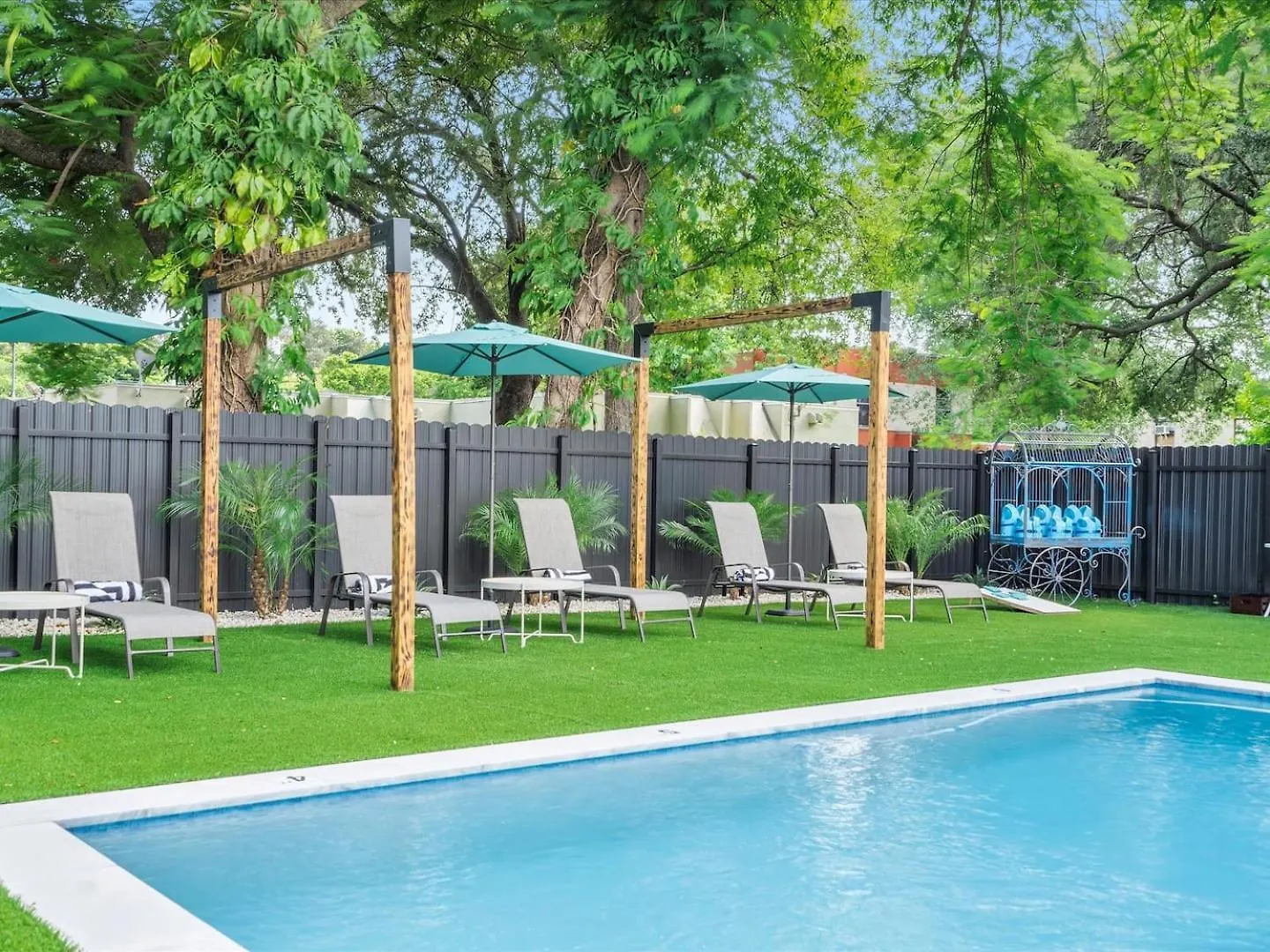 Getaway Luxe Pool Garden & Courtyard Daire *