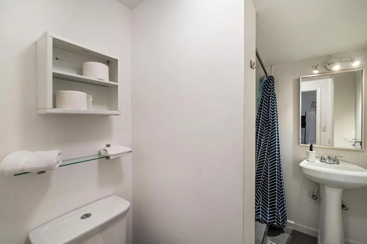 Apartment West Brickell Gem With Private Garden, 2br 2bath *