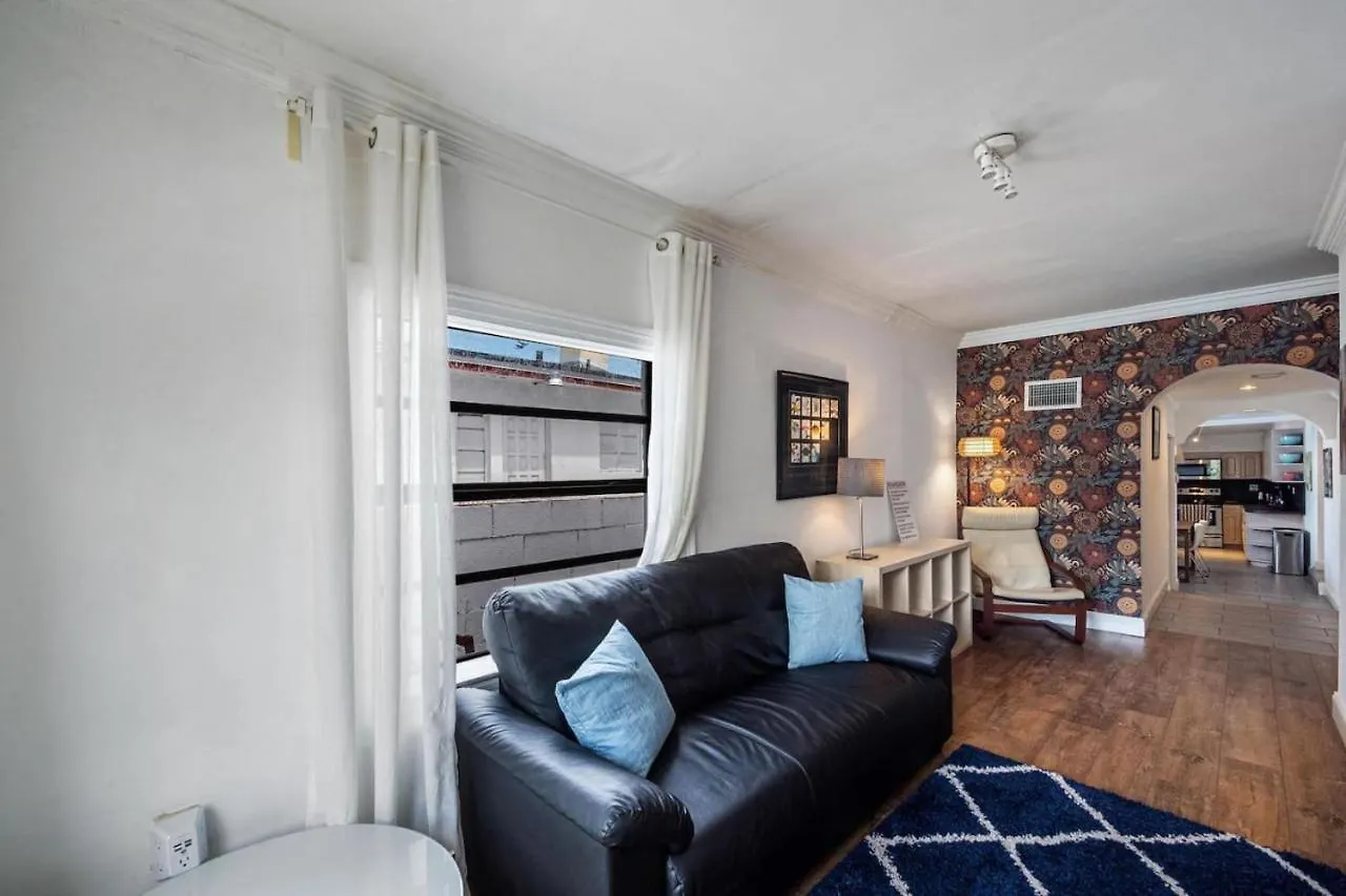 West Brickell Gem With Private Garden, 2br 2bath *